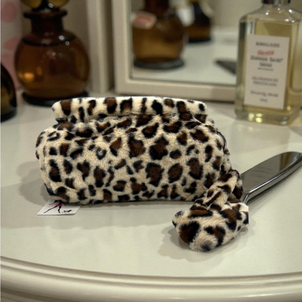 NWT GildaParis Cheetah Fur Messenger - Picture 2 of 8